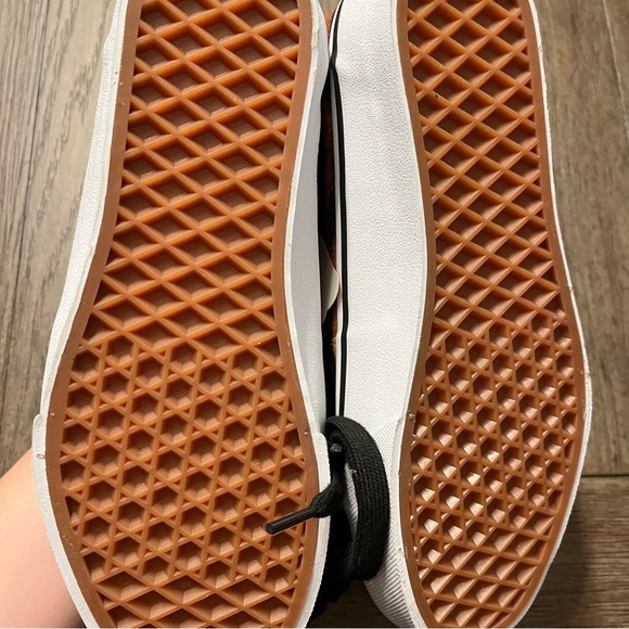 NWT tiger print high top vans - Picture 3 of 4